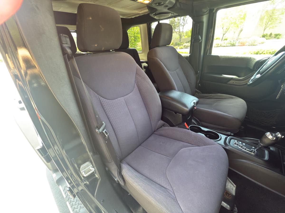 2013 Jeep Wrangler Unlimited Sport photo 43