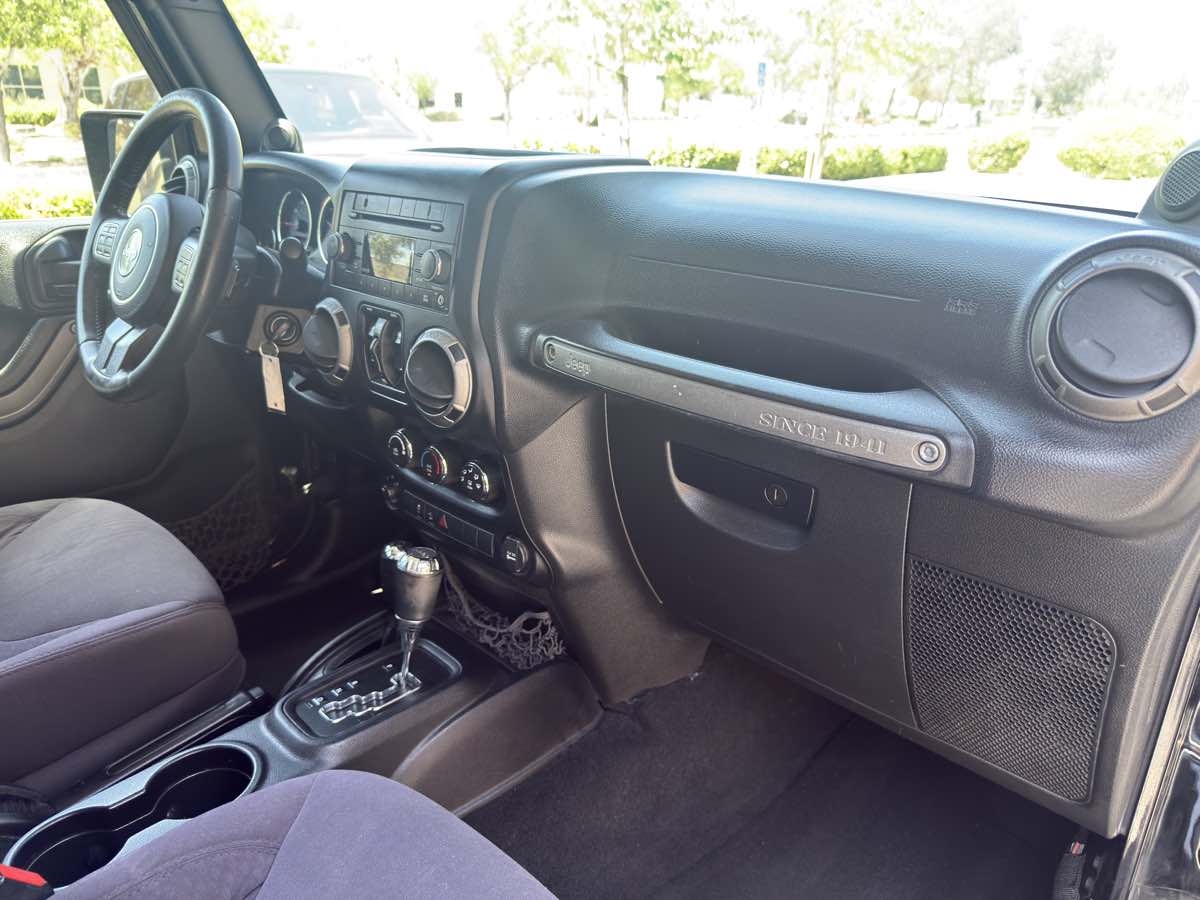 2013 Jeep Wrangler Unlimited Sport photo 44