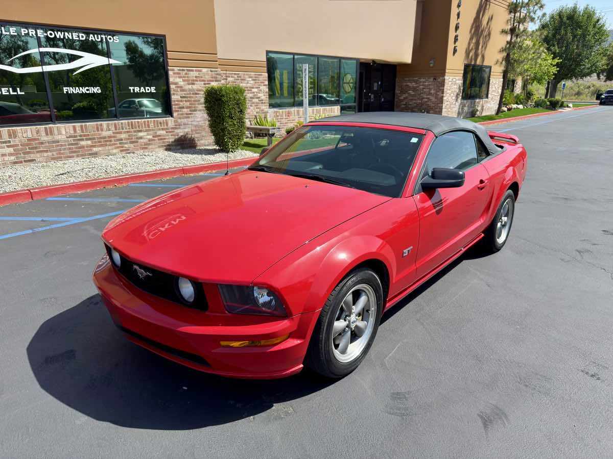 2005 Ford Mustang GT Deluxe photo 4