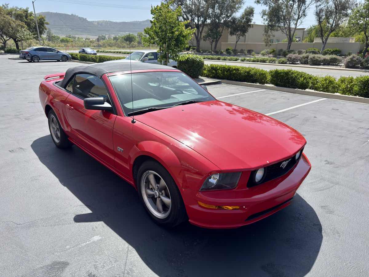 2005 Ford Mustang GT Deluxe photo 8