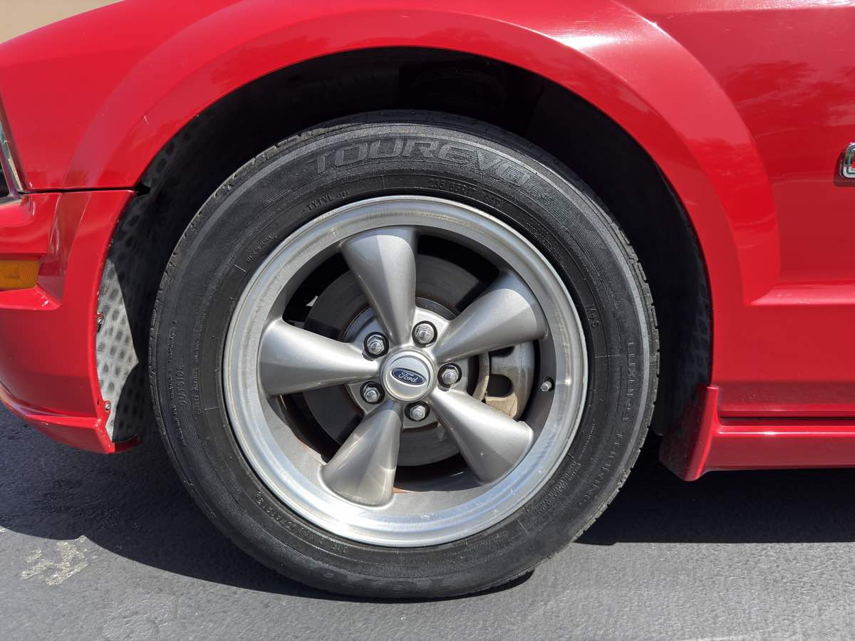 2005 Ford Mustang GT Deluxe photo 15