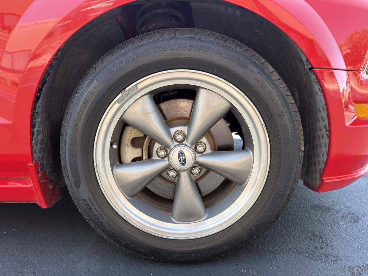 2005 Ford Mustang GT Deluxe photo 18