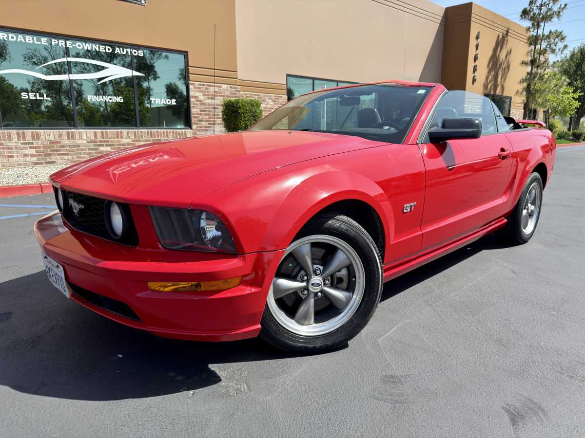 2005 Ford Mustang GT Deluxe photo 22