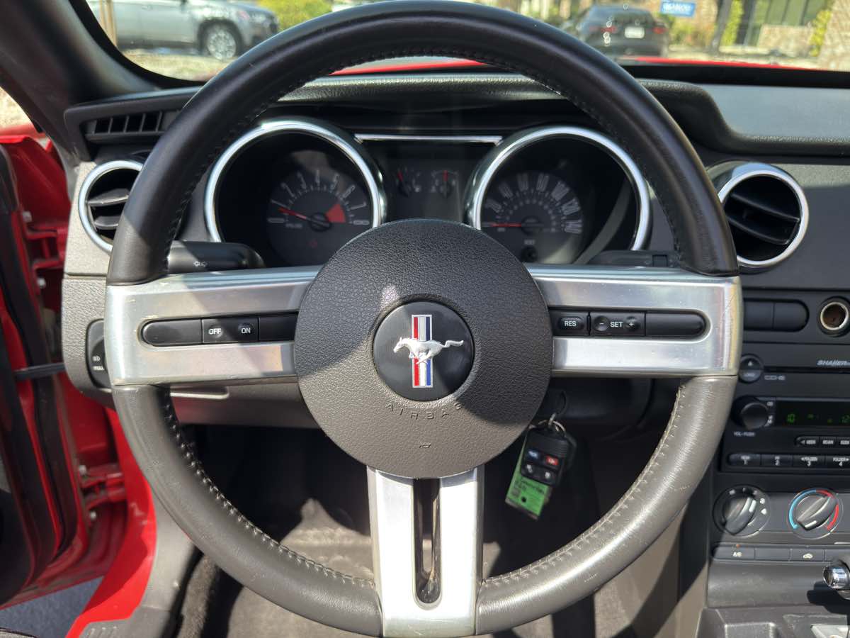 2005 Ford Mustang GT Deluxe - Photo 34