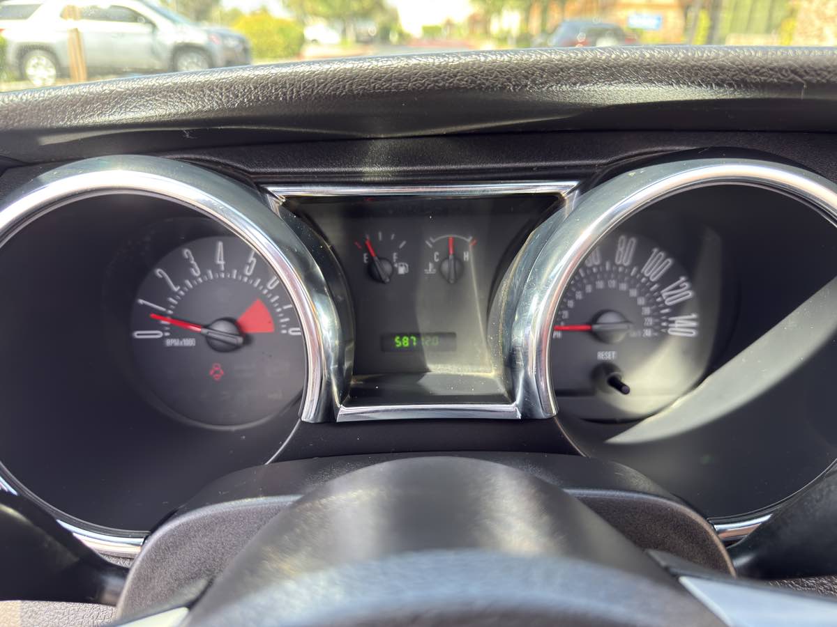 2005 Ford Mustang GT Deluxe photo 35