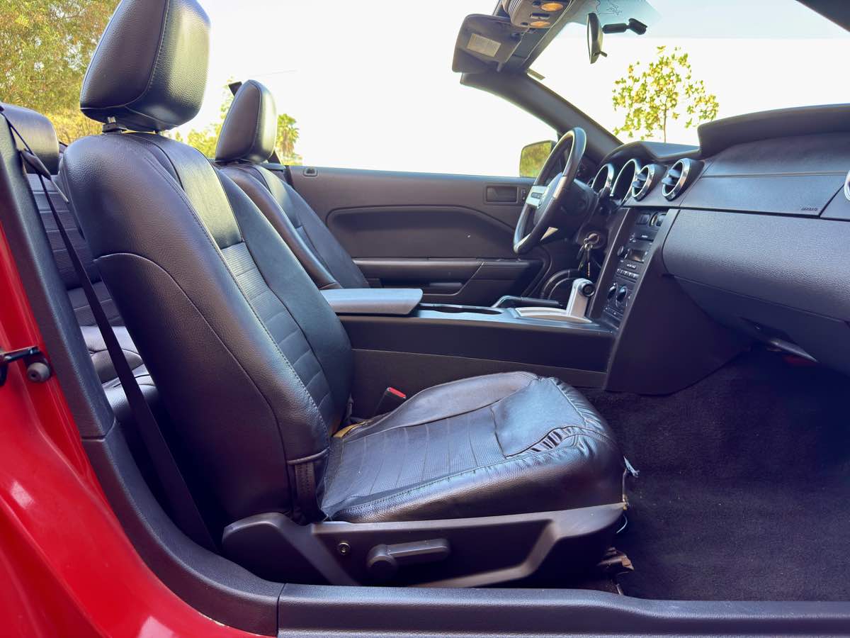 2005 Ford Mustang GT Deluxe - Photo 43