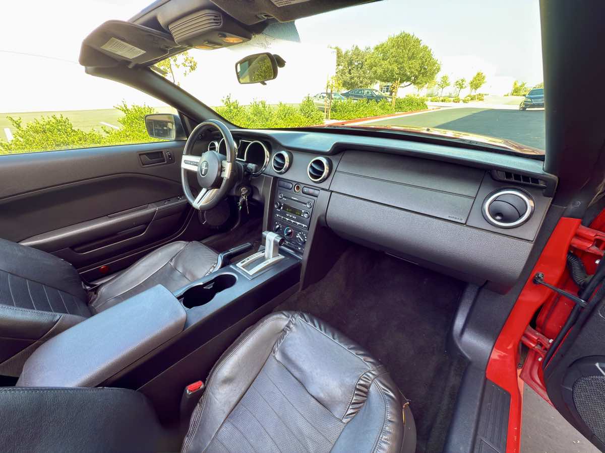 2005 Ford Mustang GT Deluxe photo 44
