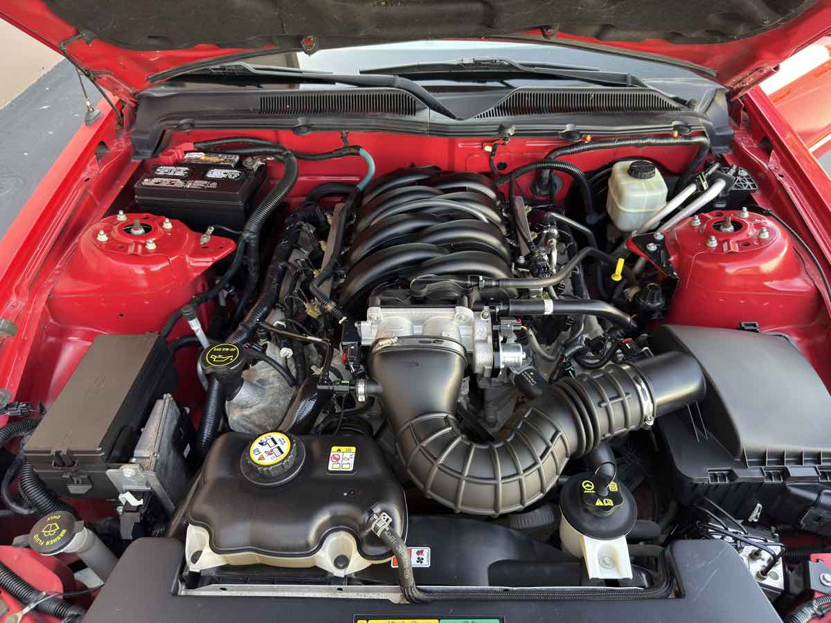 2005 Ford Mustang GT Deluxe photo 49