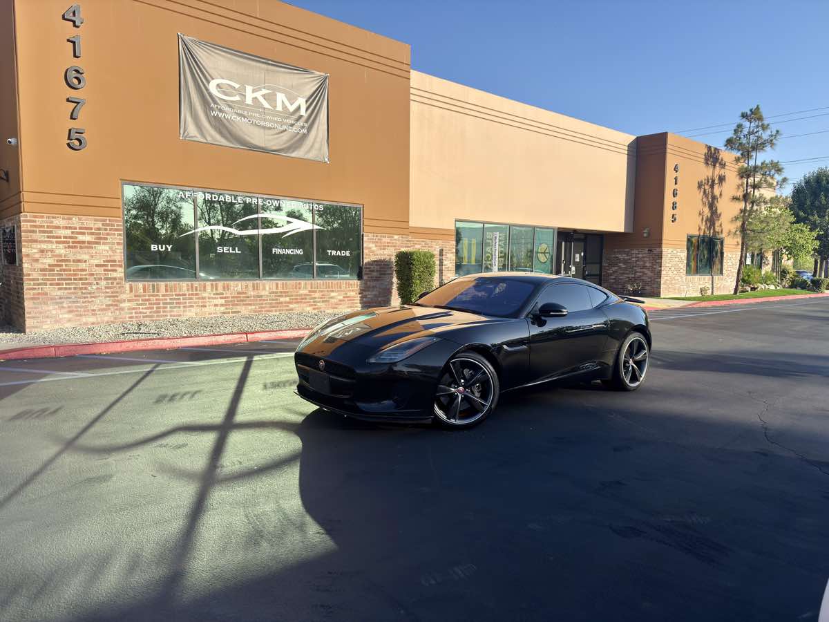 2018 Jaguar F-TYPE Base photo 2