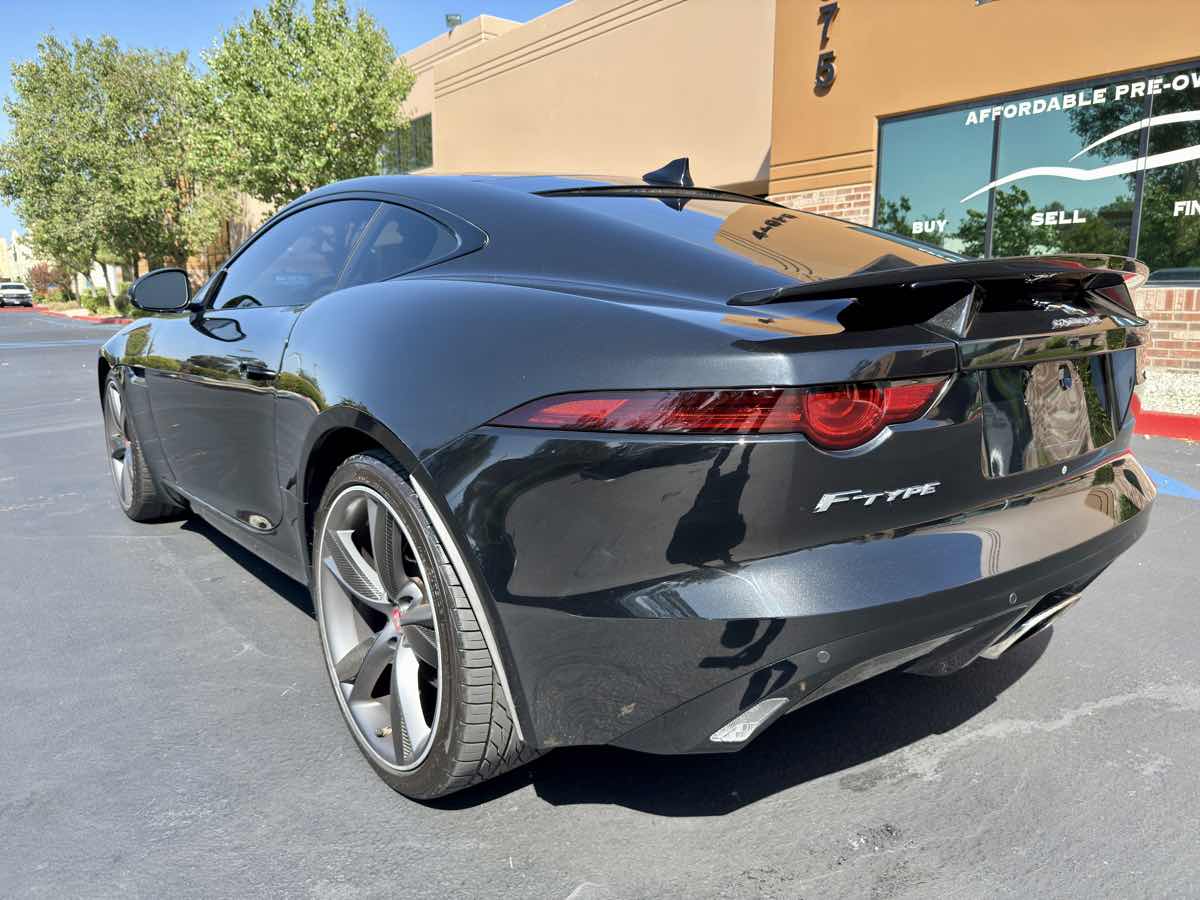 2018 Jaguar F-TYPE Base photo 11