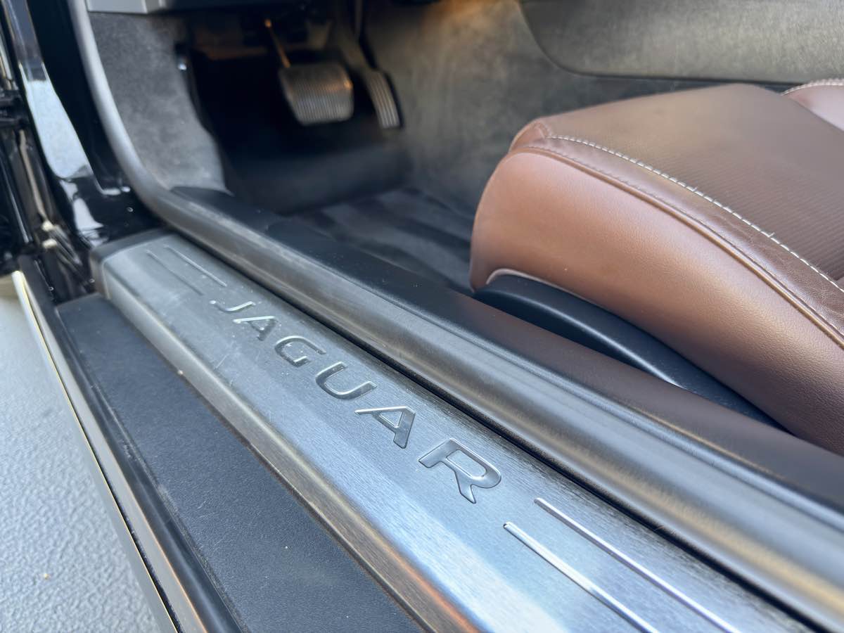 2018 Jaguar F-TYPE Base photo 31