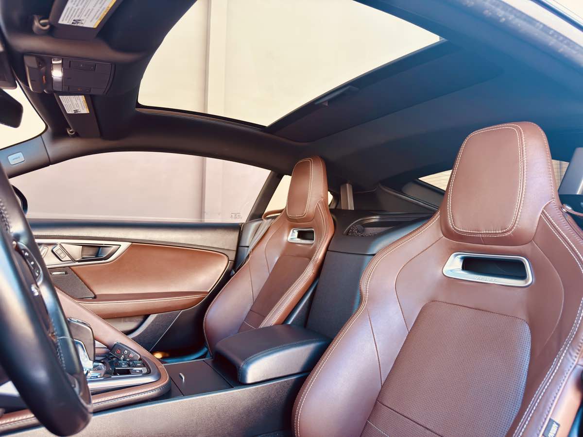 2018 Jaguar F-TYPE Base photo 32