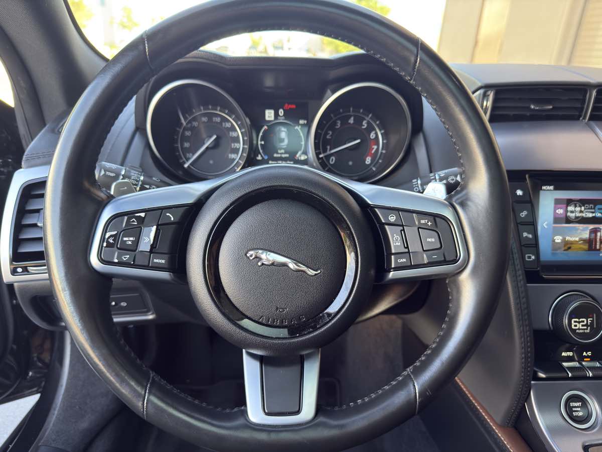 2018 Jaguar F-TYPE Base photo 40
