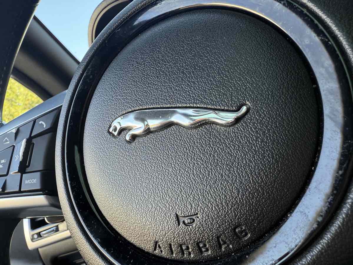 2018 Jaguar F-TYPE Base photo 43