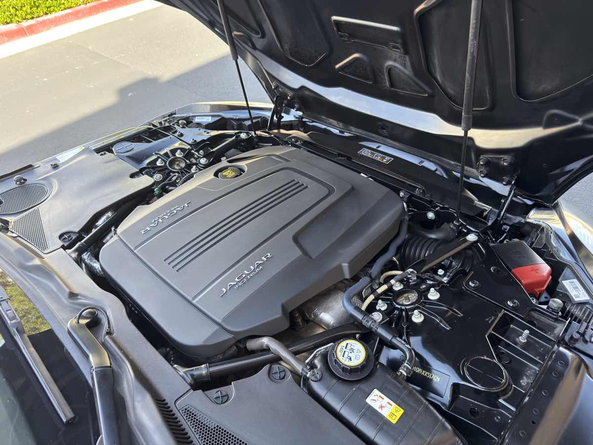 2018 Jaguar F-TYPE Base photo 65