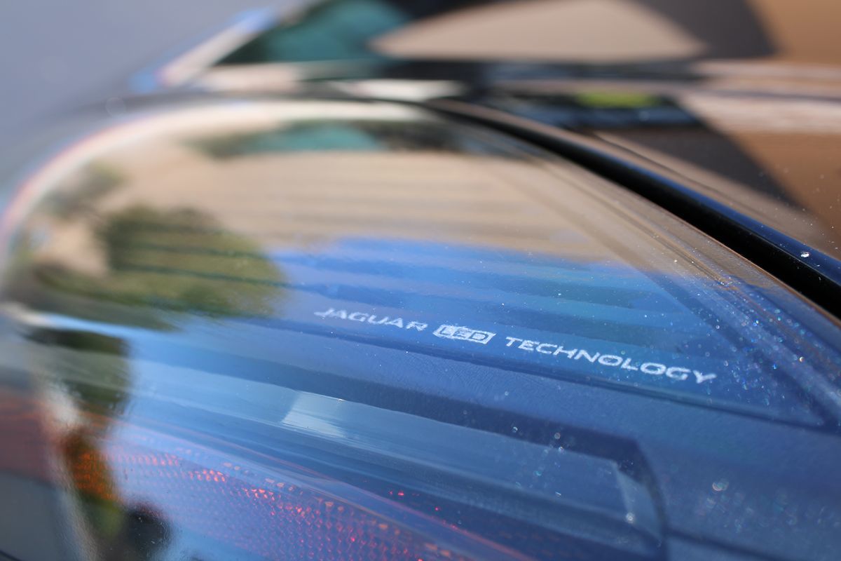 2018 Jaguar F-TYPE Base photo 17