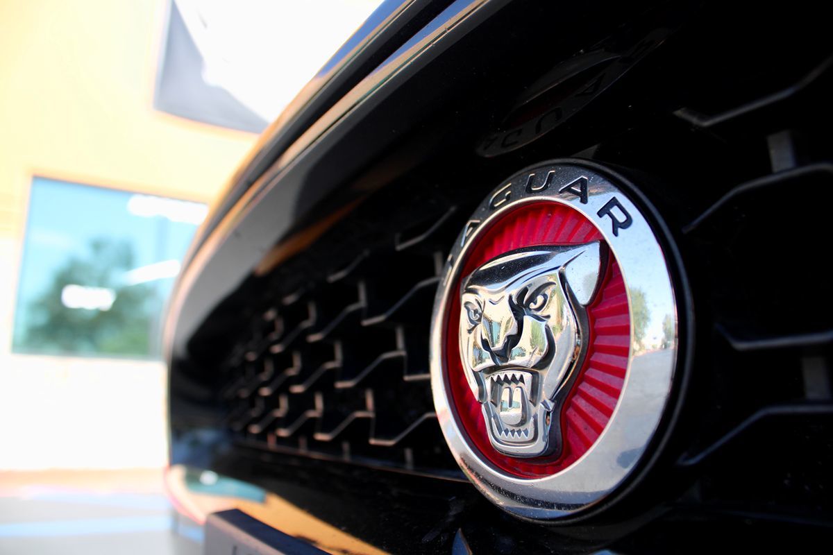 2018 Jaguar F-TYPE Base photo 15
