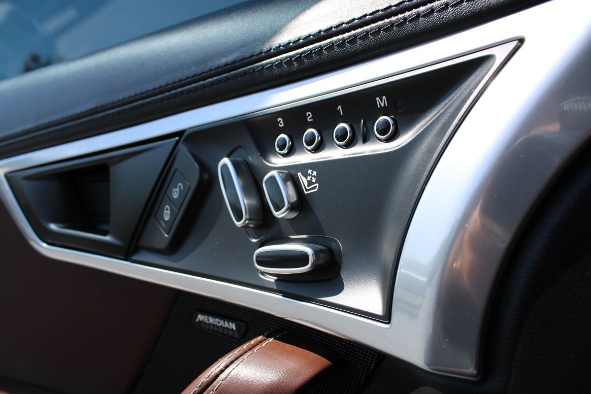 2018 Jaguar F-TYPE Base photo 34