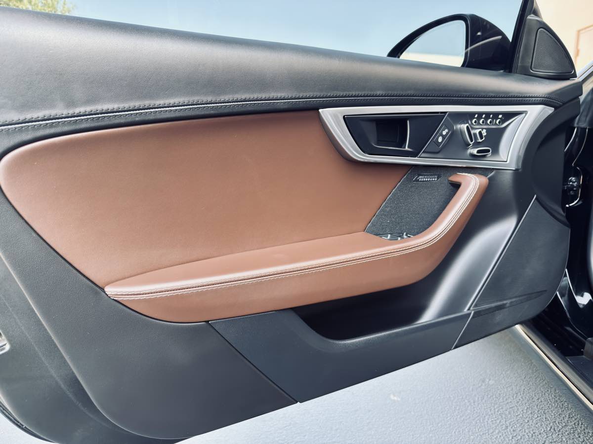 2018 Jaguar F-TYPE Base photo 27