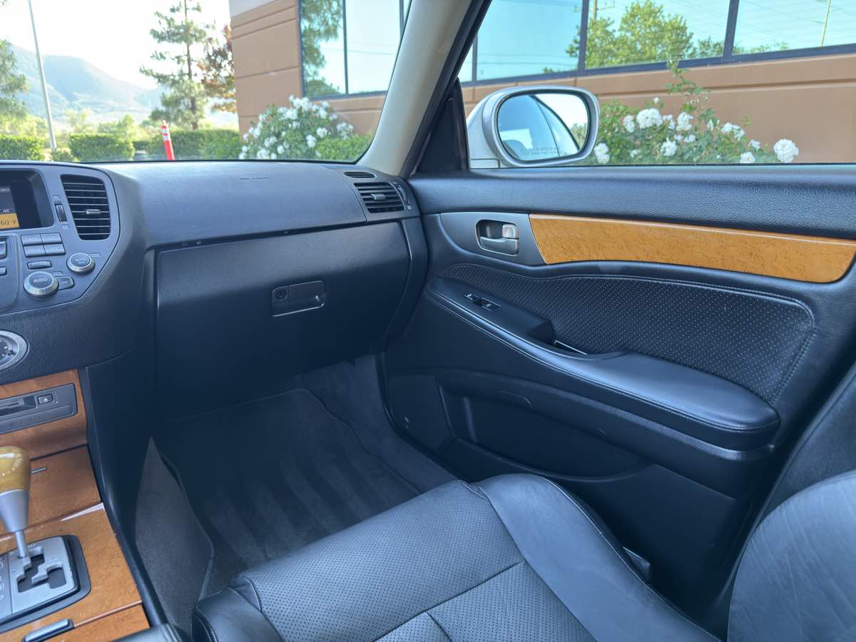 2003 Infiniti M45 photo 23
