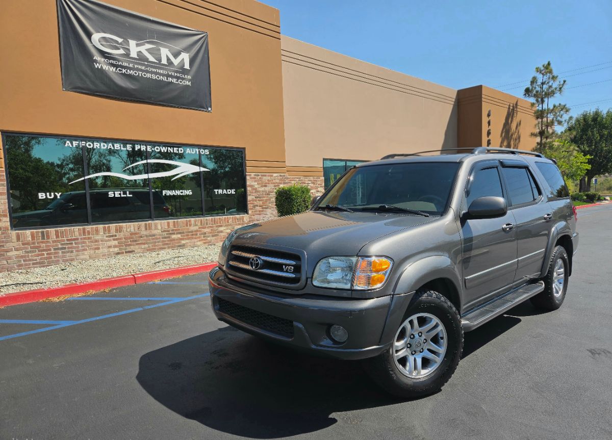 2004 Toyota Sequoia Limited photo 2