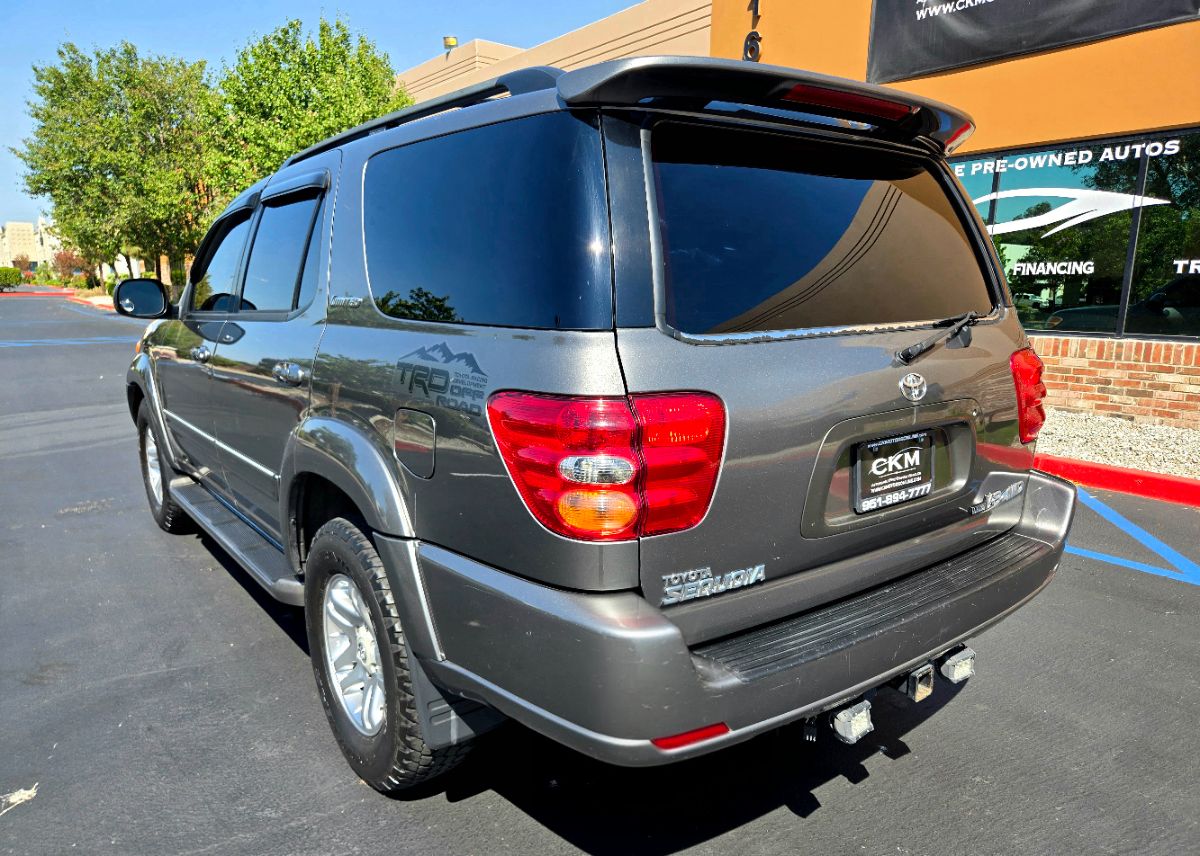 2004 Toyota Sequoia Limited photo 9