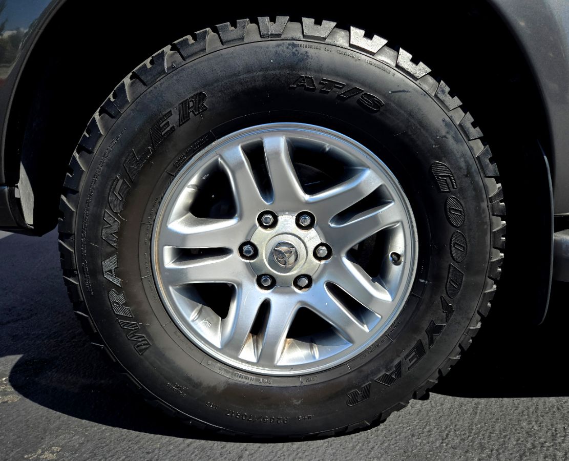 2004 Toyota Sequoia Limited photo 11