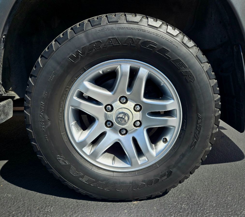 2004 Toyota Sequoia Limited photo 12