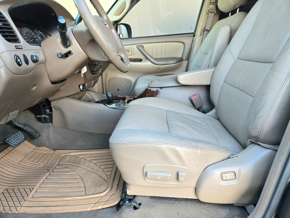 2004 Toyota Sequoia Limited photo 25