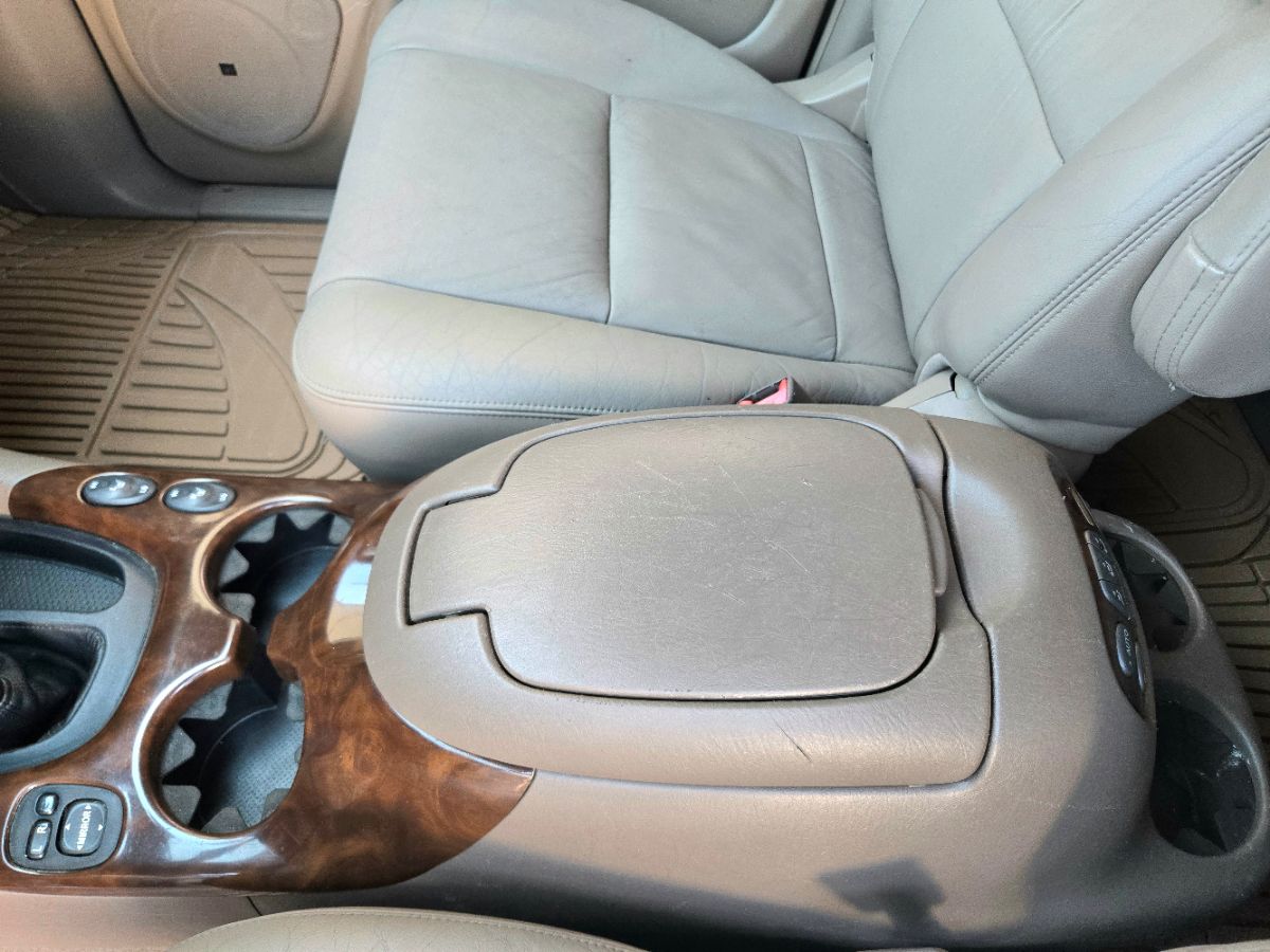 2004 Toyota Sequoia Limited photo 27