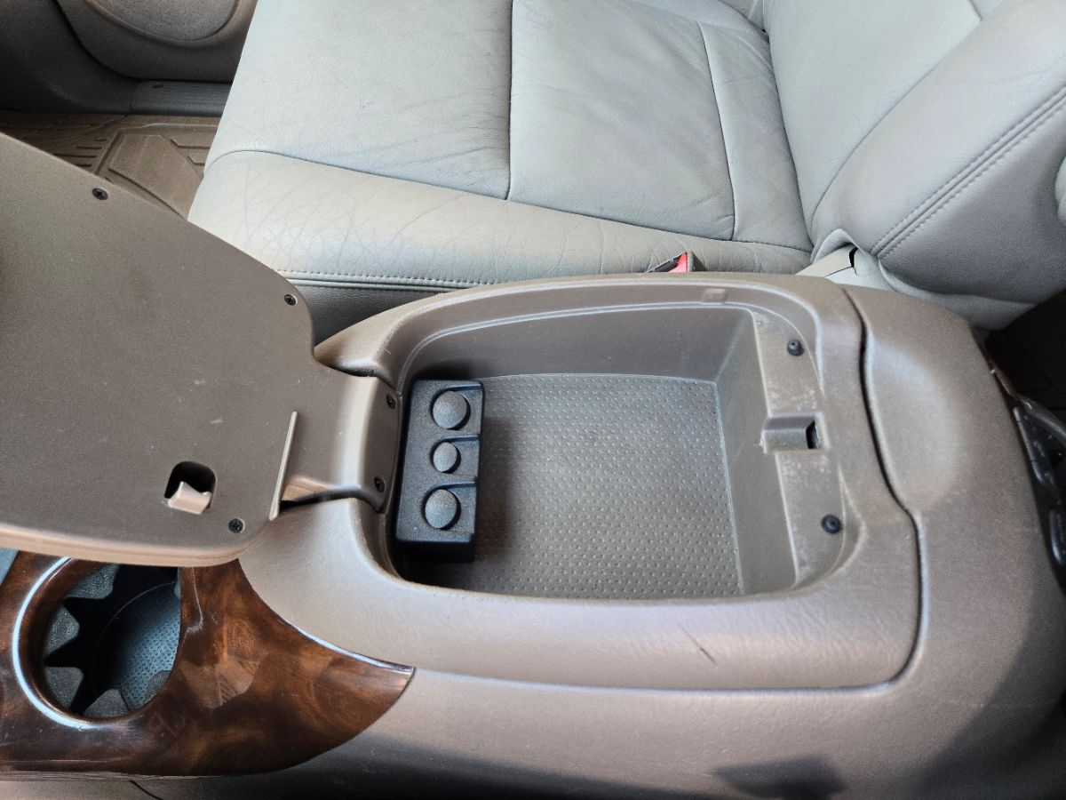 2004 Toyota Sequoia Limited photo 28