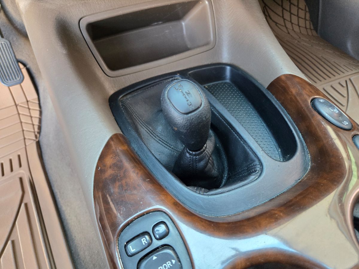 2004 Toyota Sequoia Limited photo 31