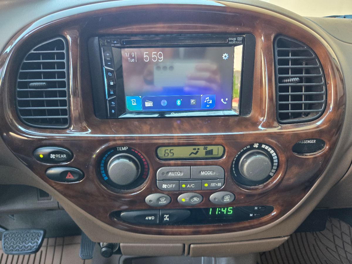 2004 Toyota Sequoia Limited photo 33