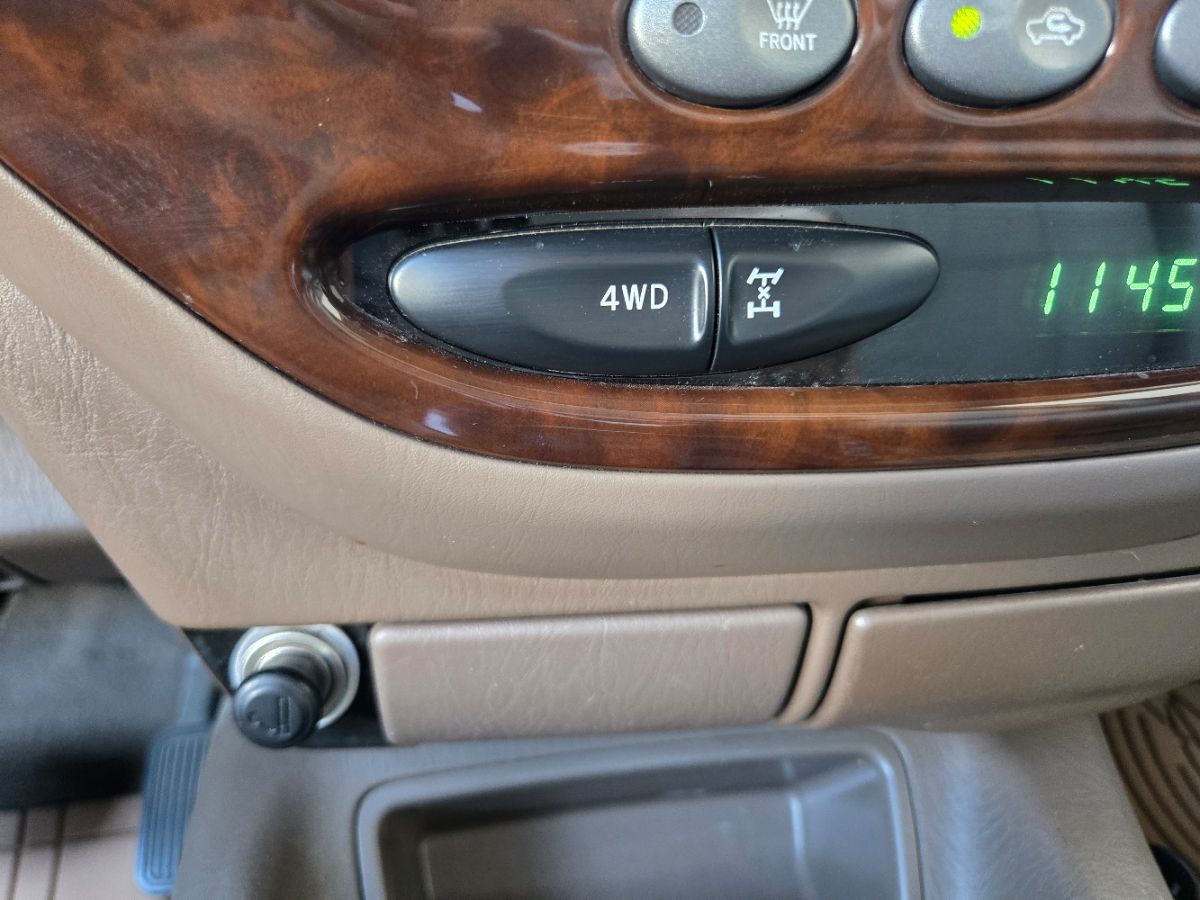 2004 Toyota Sequoia Limited photo 34