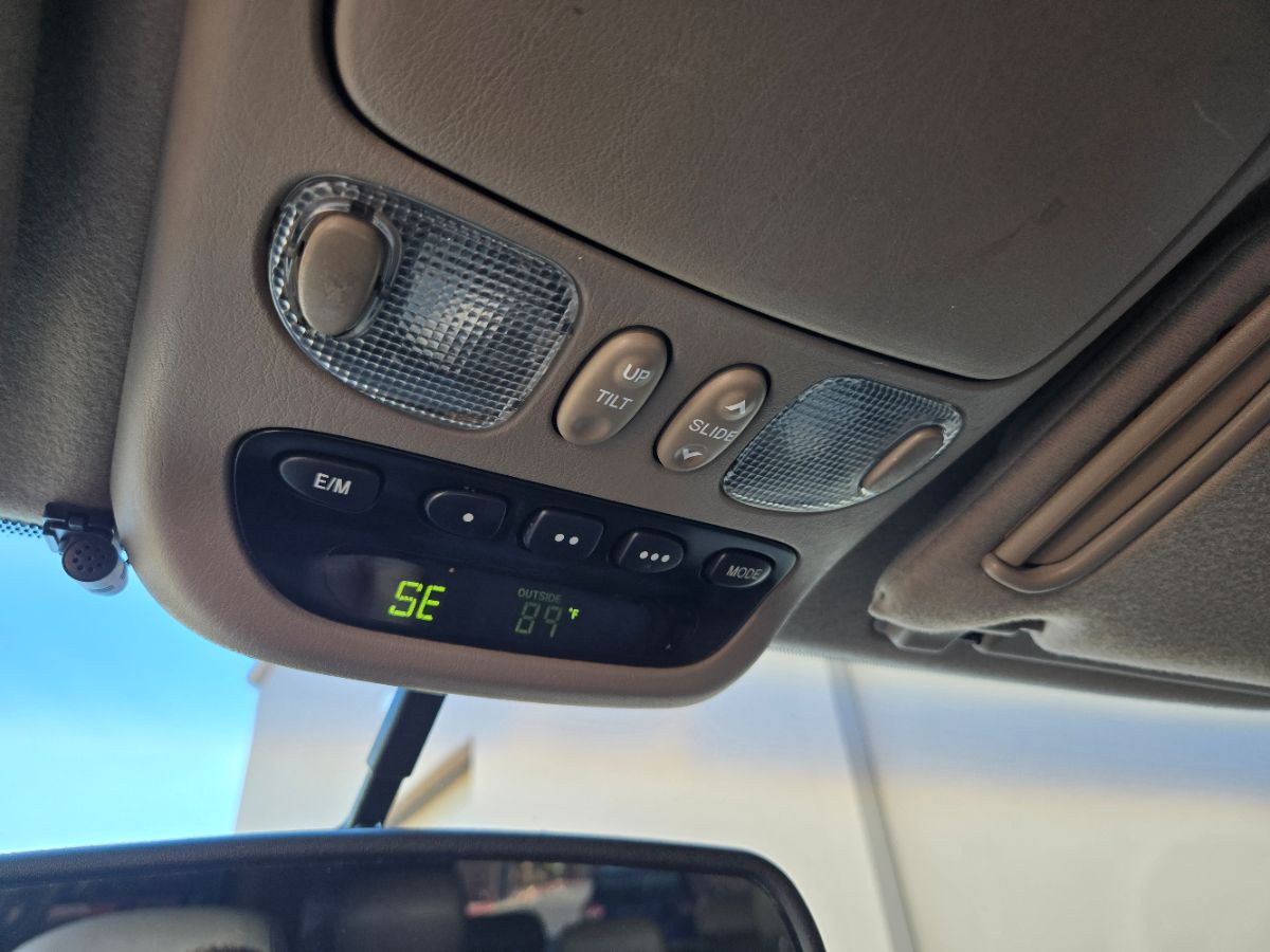2004 Toyota Sequoia Limited photo 35