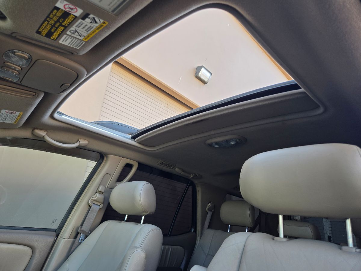 2004 Toyota Sequoia Limited photo 37