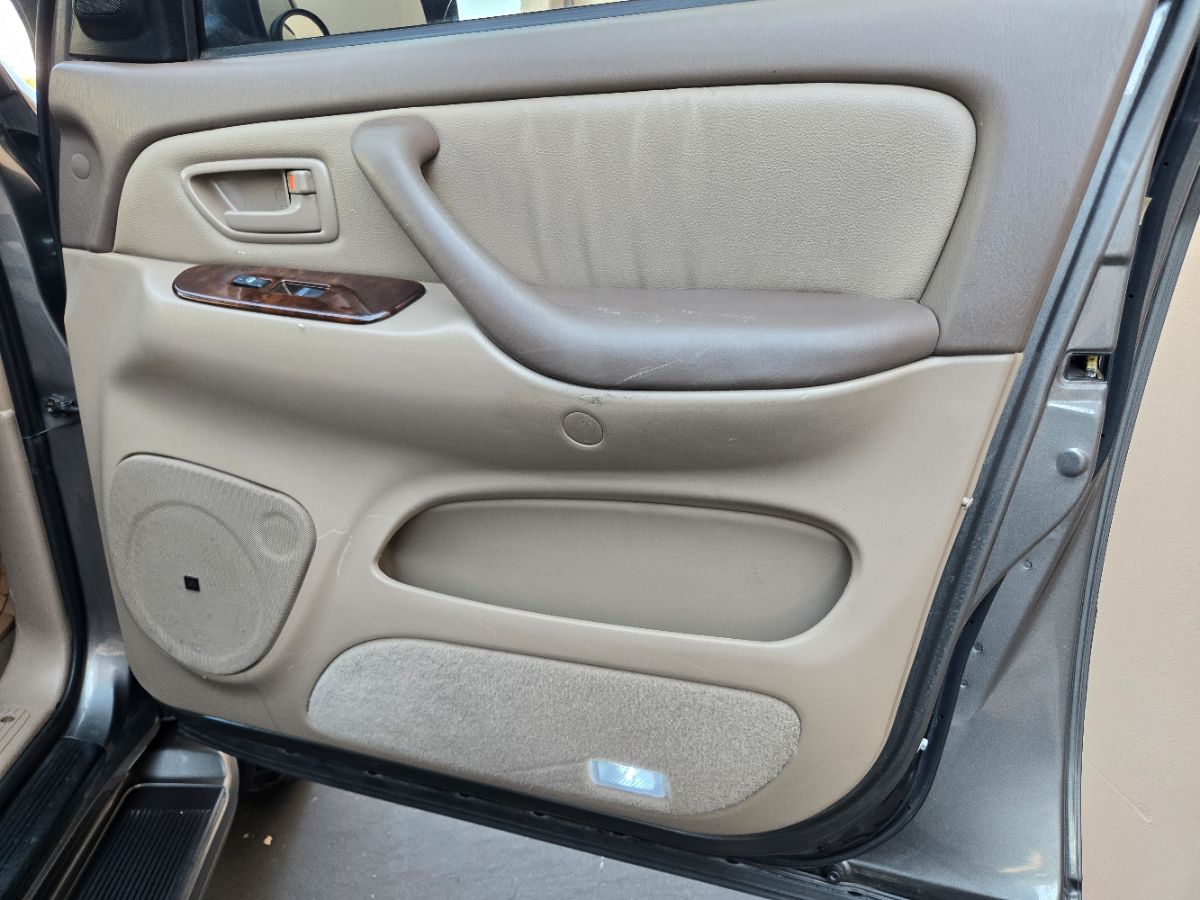 2004 Toyota Sequoia Limited photo 40