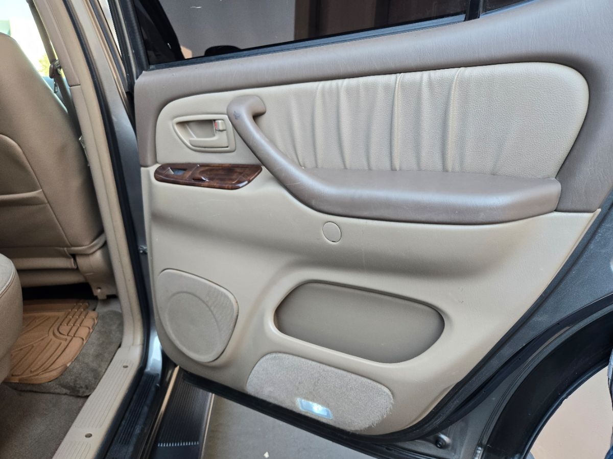 2004 Toyota Sequoia Limited photo 43