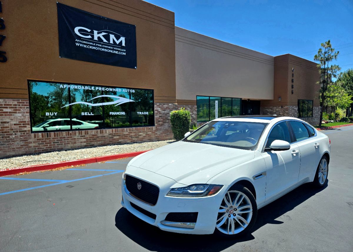 2016 Jaguar XF 35t Prestige photo 2