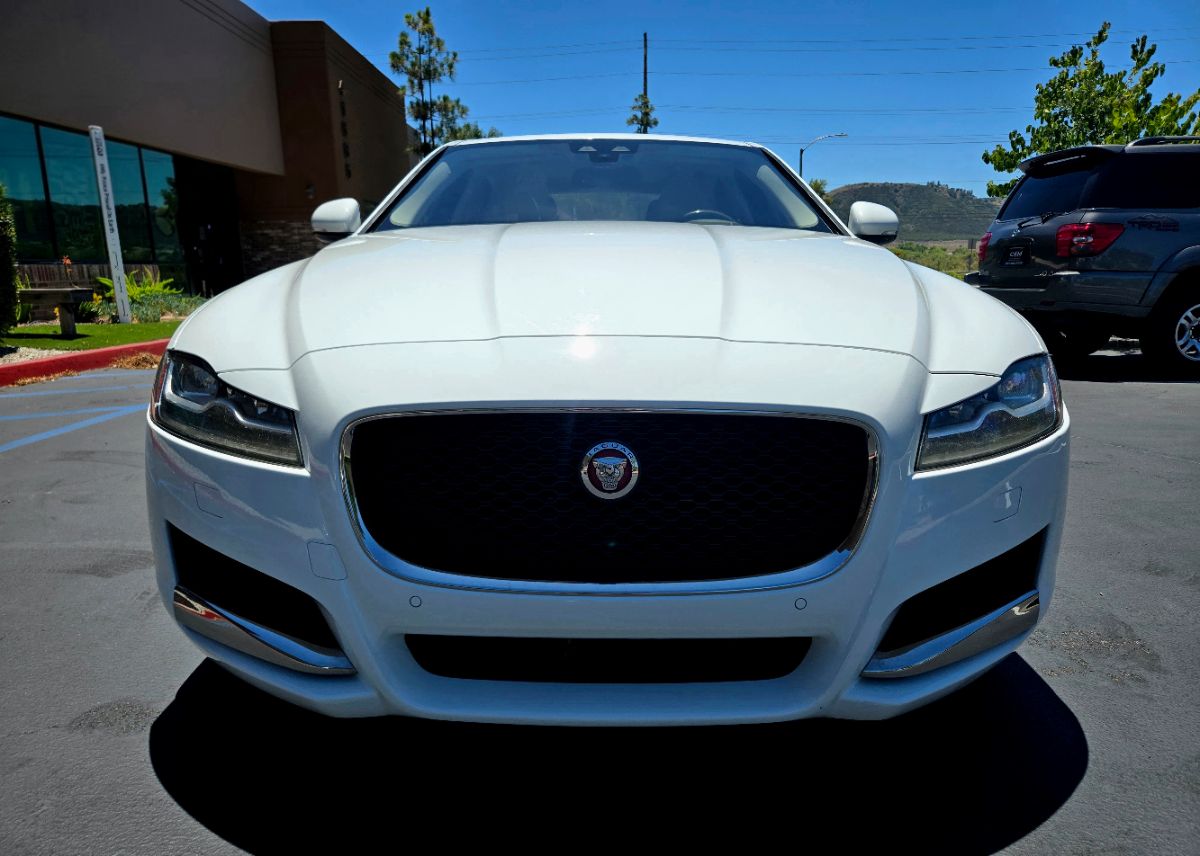 2016 Jaguar XF 35t Prestige photo 3