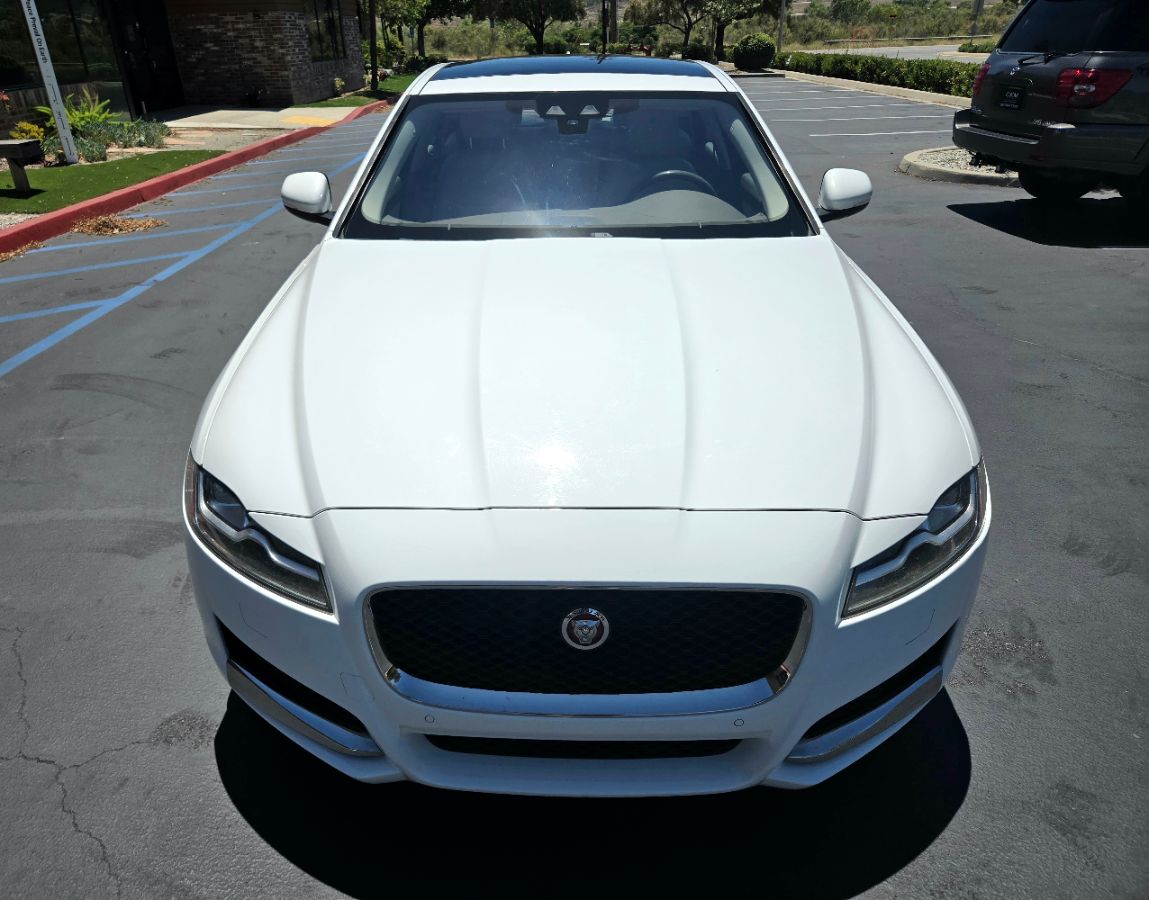 2016 Jaguar XF 35t Prestige photo 4