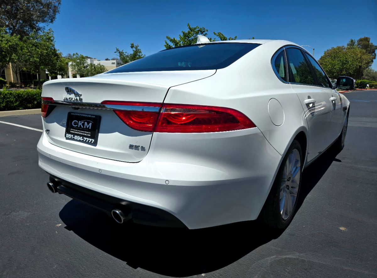 2016 Jaguar XF 35t Prestige photo 7