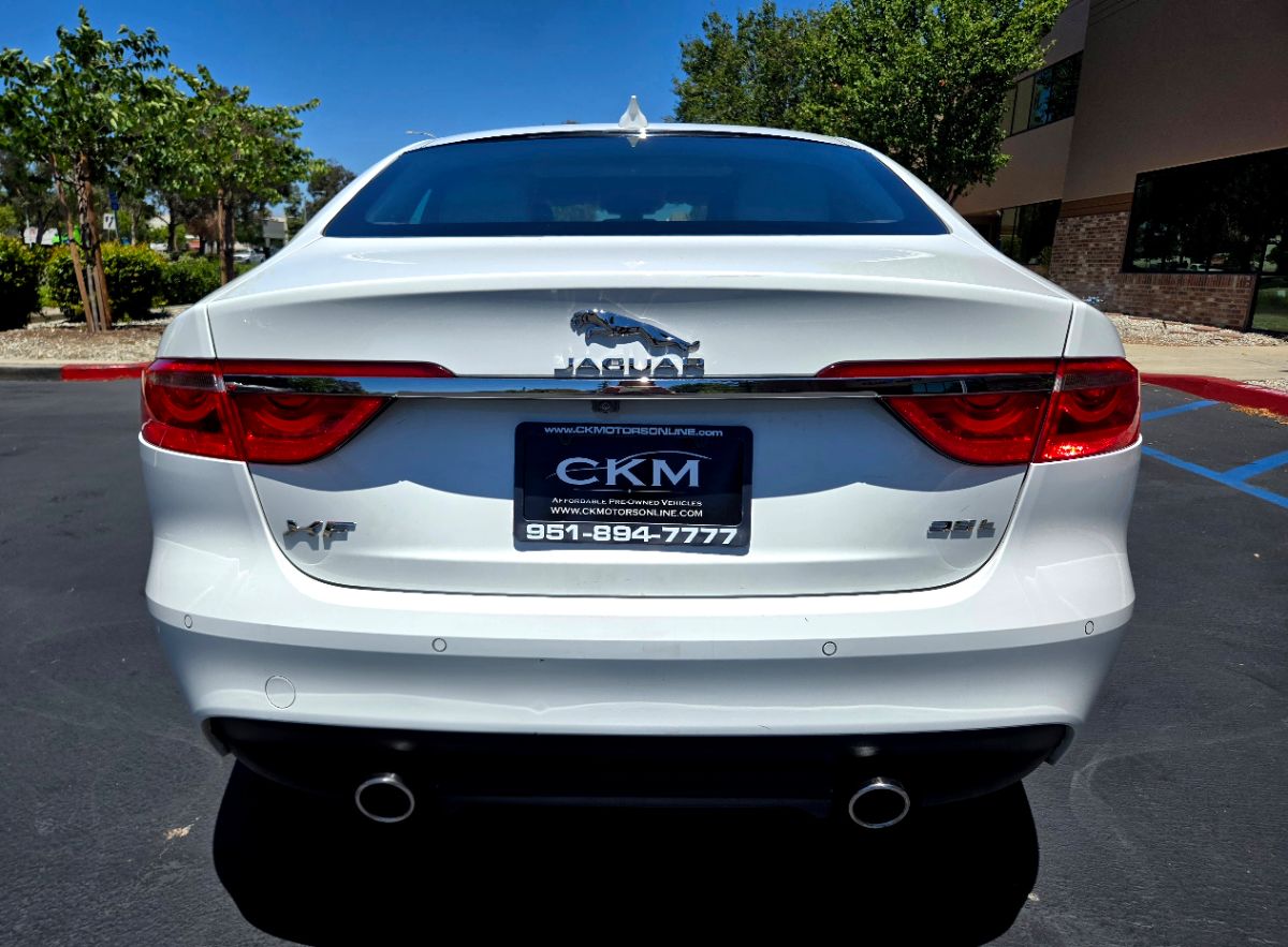 2016 Jaguar XF 35t Prestige photo 8
