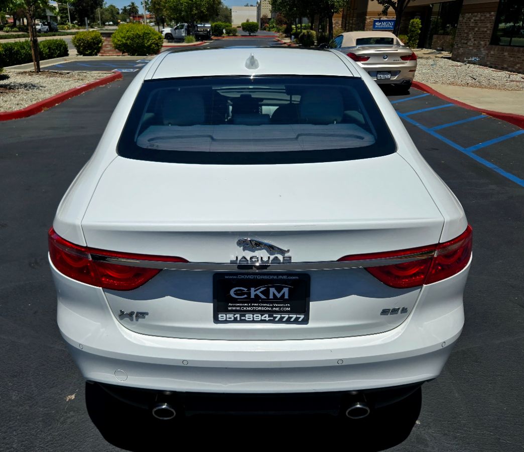 2016 Jaguar XF 35t Prestige photo 9
