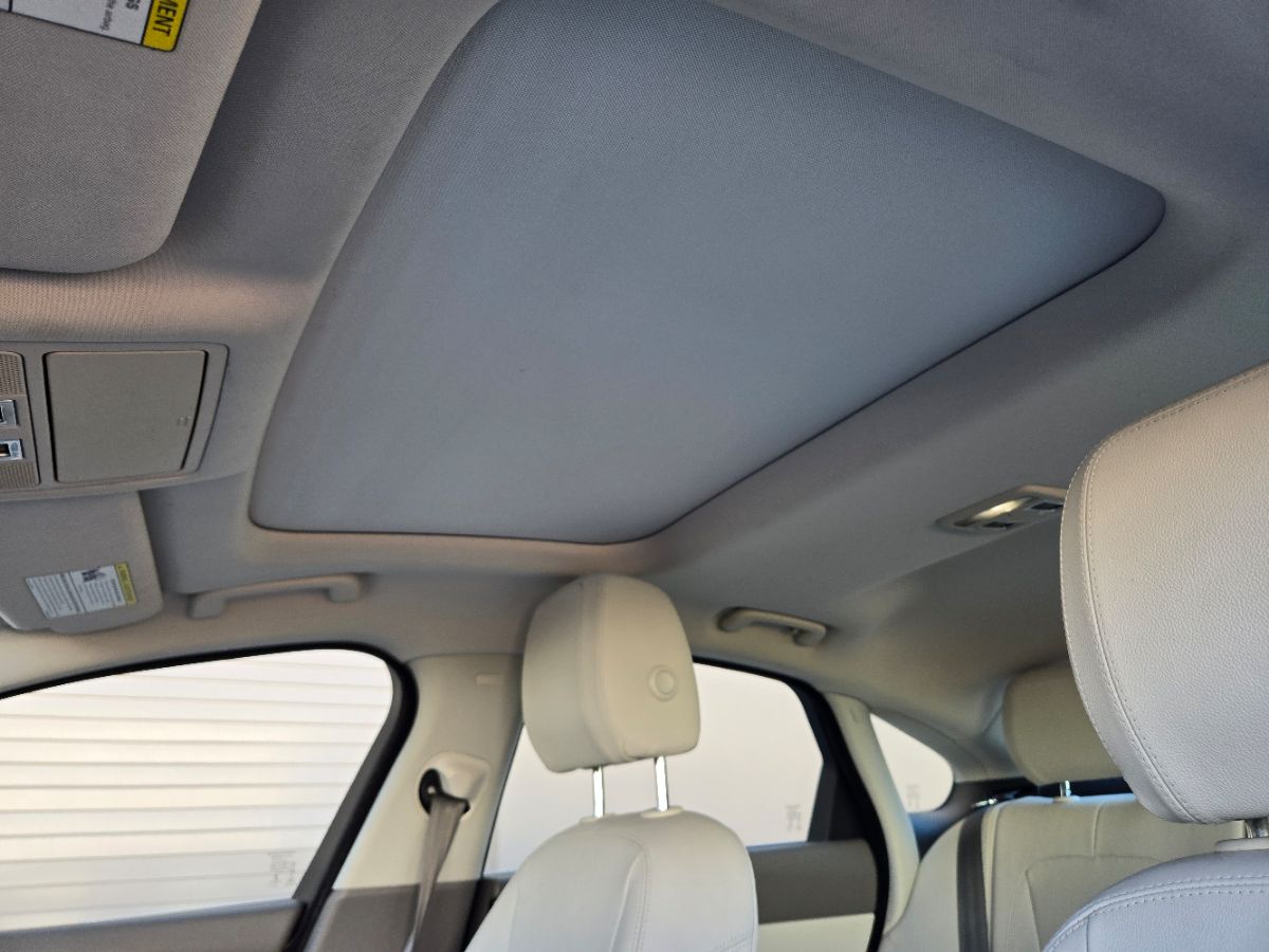 2016 Jaguar XF 35t Prestige photo 23