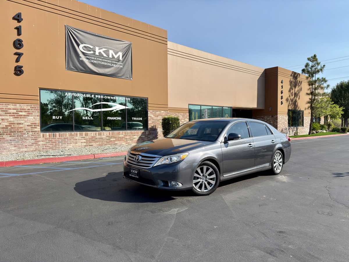 2011 Toyota Avalon photo 2