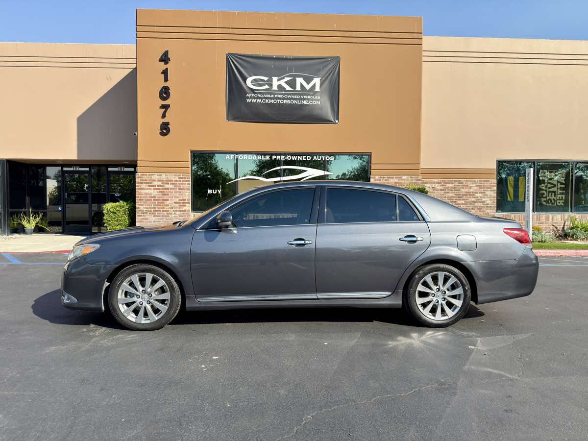 2011 Toyota Avalon photo 3