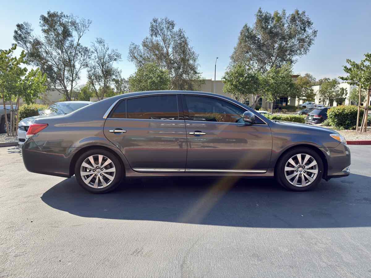 2011 Toyota Avalon photo 8