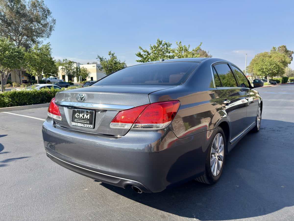 2011 Toyota Avalon photo 9