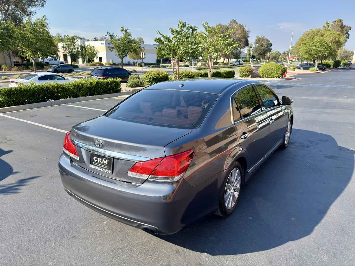2011 Toyota Avalon photo 10